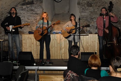 Pavlína Jíšová s kapelou