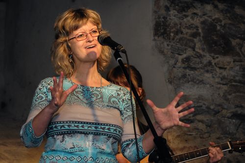 Pavlína Jíšová s kapelou