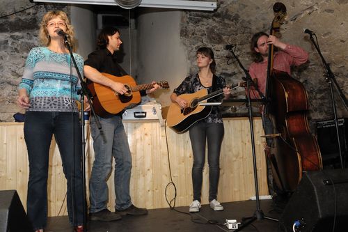 Pavlína Jíšová s kapelou