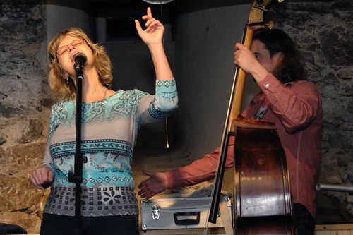 Pavlína Jíšová s kapelou